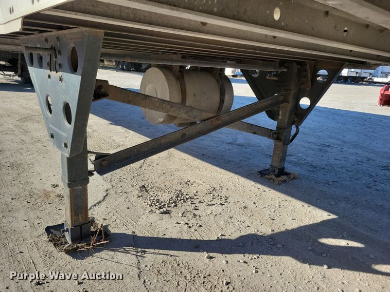 image for item DN4237 2005 Utility 3000R  refrigerated van trailer