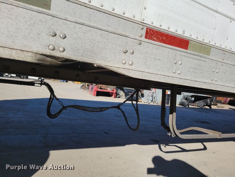 image for item DN4237 2005 Utility 3000R  refrigerated van trailer