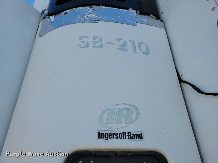 image for item DN4237 2005 Utility 3000R  refrigerated van trailer