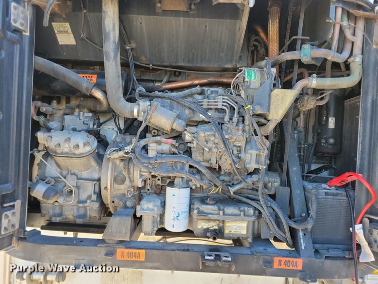 image for item DN4237 2005 Utility 3000R  refrigerated van trailer