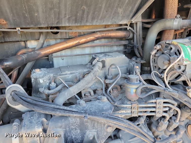 image for item DN4237 2005 Utility 3000R  refrigerated van trailer