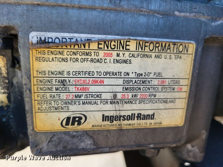 image for item DN4237 2005 Utility 3000R  refrigerated van trailer