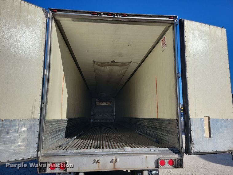image for item DN4237 2005 Utility 3000R  refrigerated van trailer