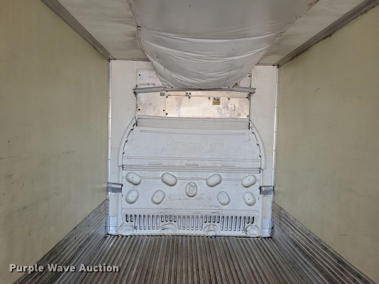 image for item DN4237 2005 Utility 3000R  refrigerated van trailer