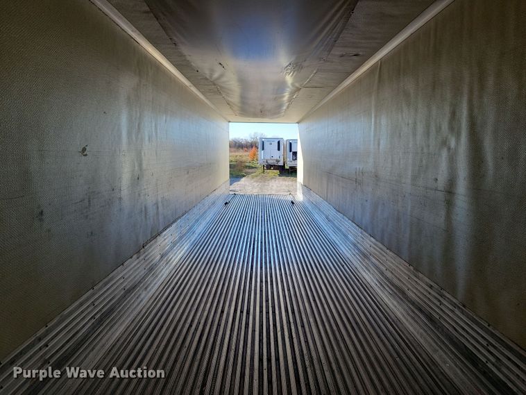 image for item DN4237 2005 Utility 3000R  refrigerated van trailer