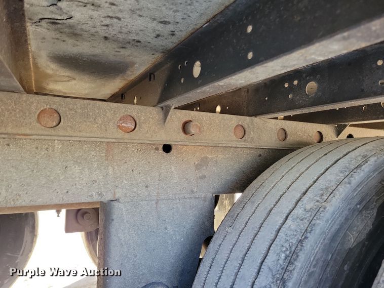 image for item DN4237 2005 Utility 3000R  refrigerated van trailer