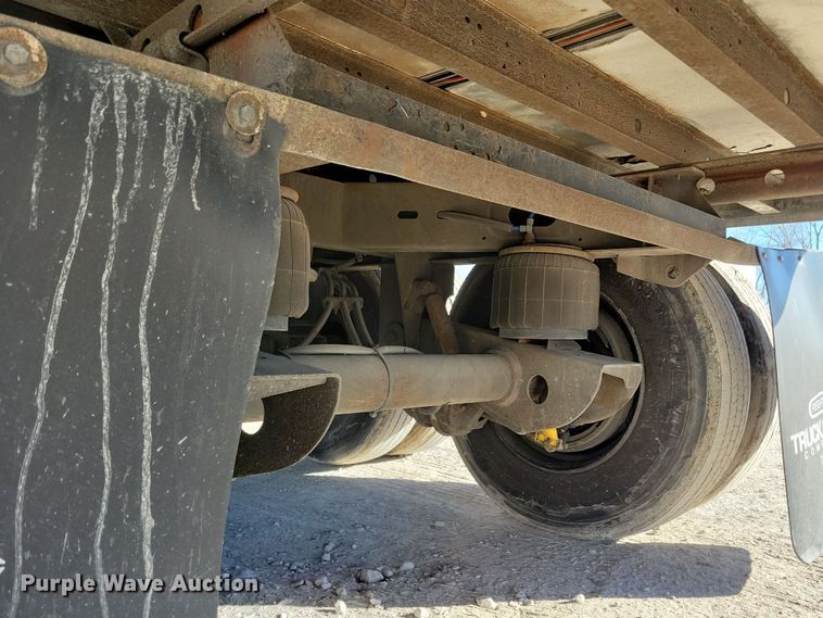 image for item DN4237 2005 Utility 3000R  refrigerated van trailer