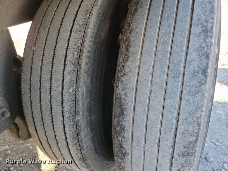 image for item DN4237 2005 Utility 3000R  refrigerated van trailer