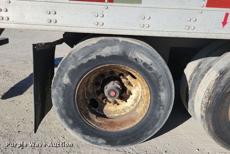 image for item DN4237 2005 Utility 3000R  refrigerated van trailer