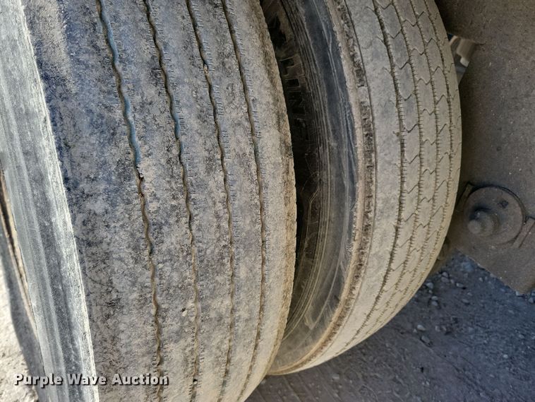 image for item DN4237 2005 Utility 3000R  refrigerated van trailer