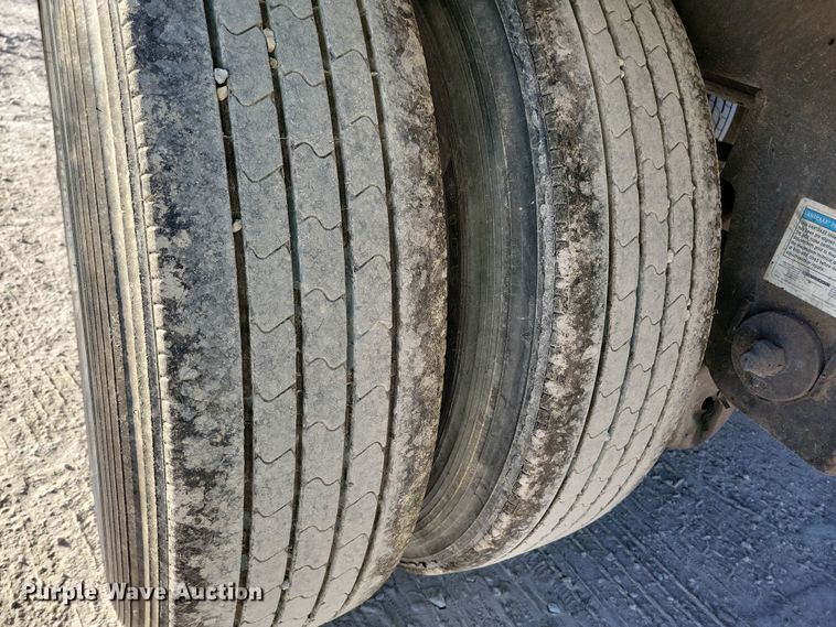 image for item DN4238 2008 Utility 3000R  refrigerated van trailer