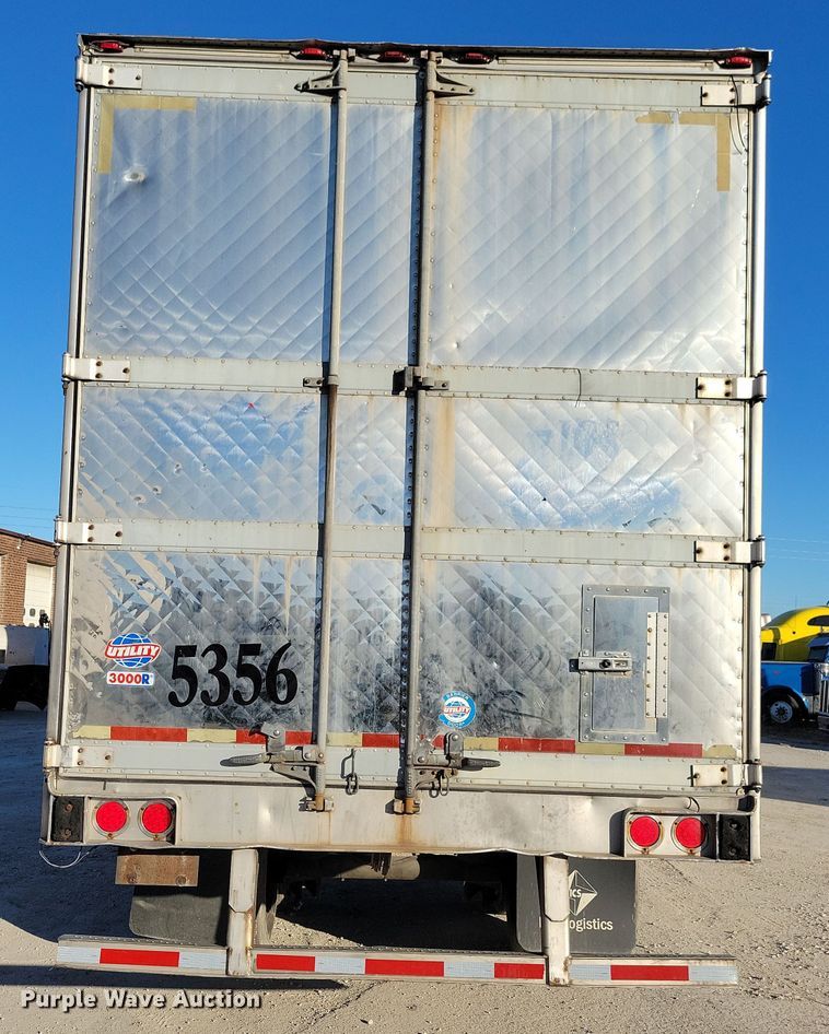 image for item DN4239 2005 Utility 3000R  refrigerated van trailer