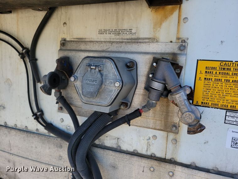 image for item DN4239 2005 Utility 3000R  refrigerated van trailer