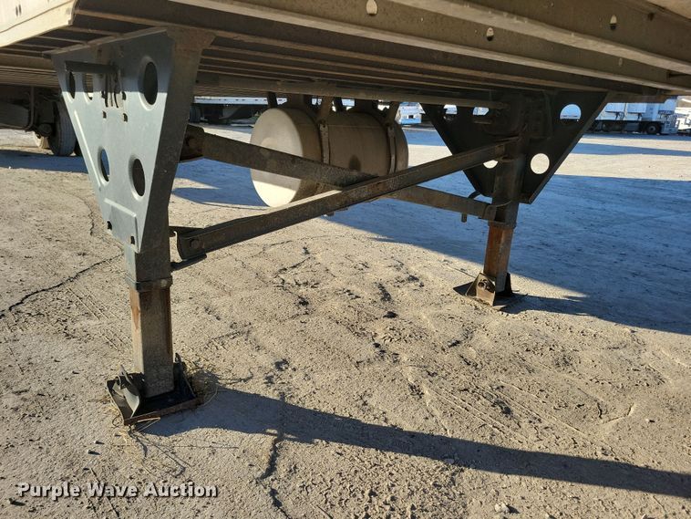 image for item DN4239 2005 Utility 3000R  refrigerated van trailer