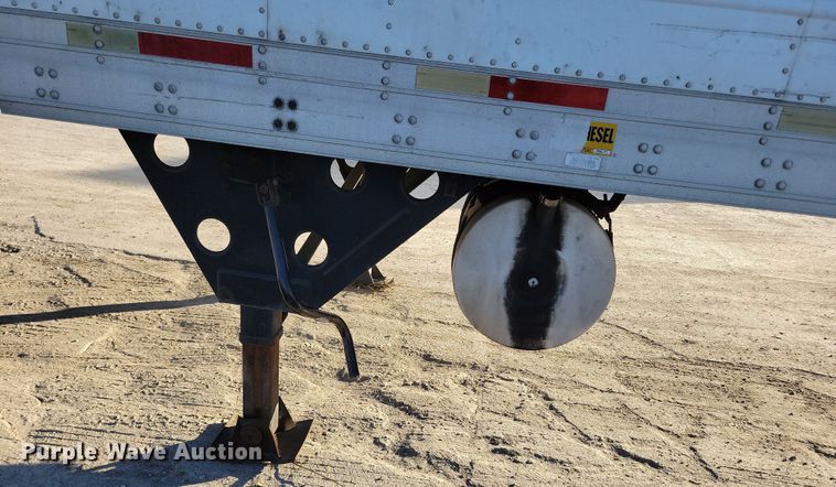 image for item DN4239 2005 Utility 3000R  refrigerated van trailer