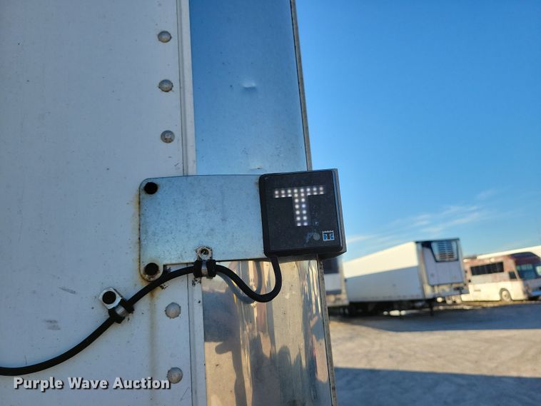 image for item DN4239 2005 Utility 3000R  refrigerated van trailer