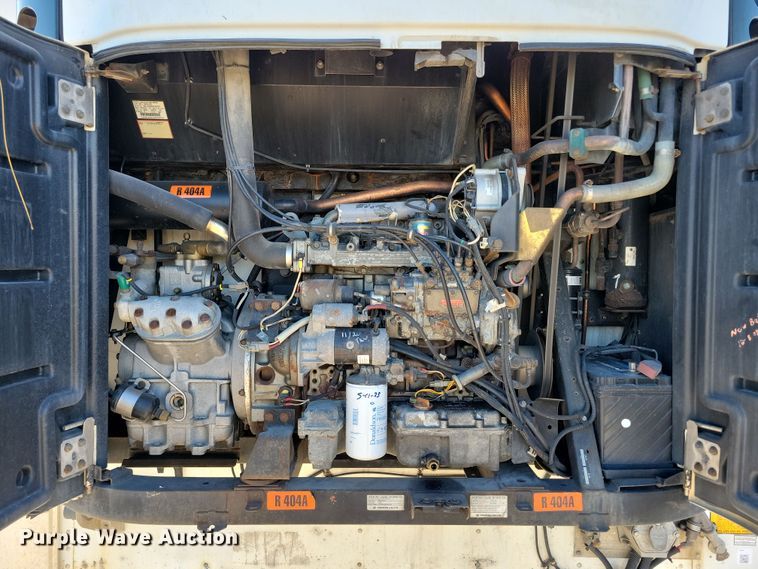 image for item DN4239 2005 Utility 3000R  refrigerated van trailer