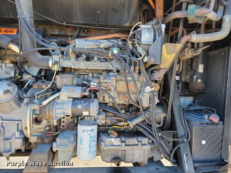 image for item DN4239 2005 Utility 3000R  refrigerated van trailer