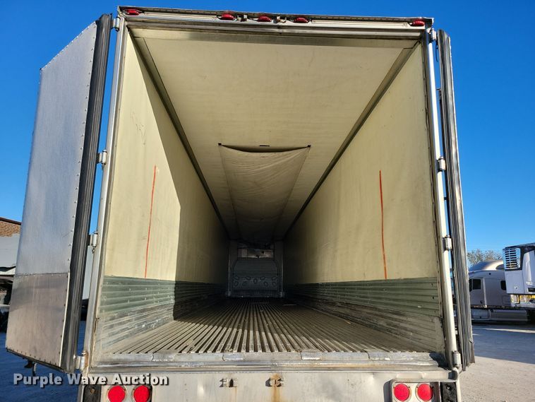 image for item DN4239 2005 Utility 3000R  refrigerated van trailer