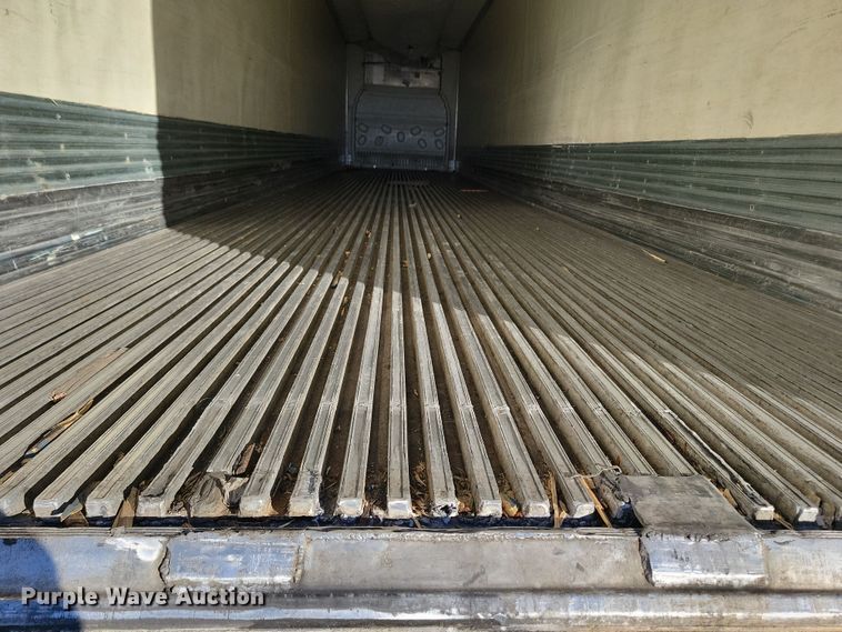 image for item DN4239 2005 Utility 3000R  refrigerated van trailer