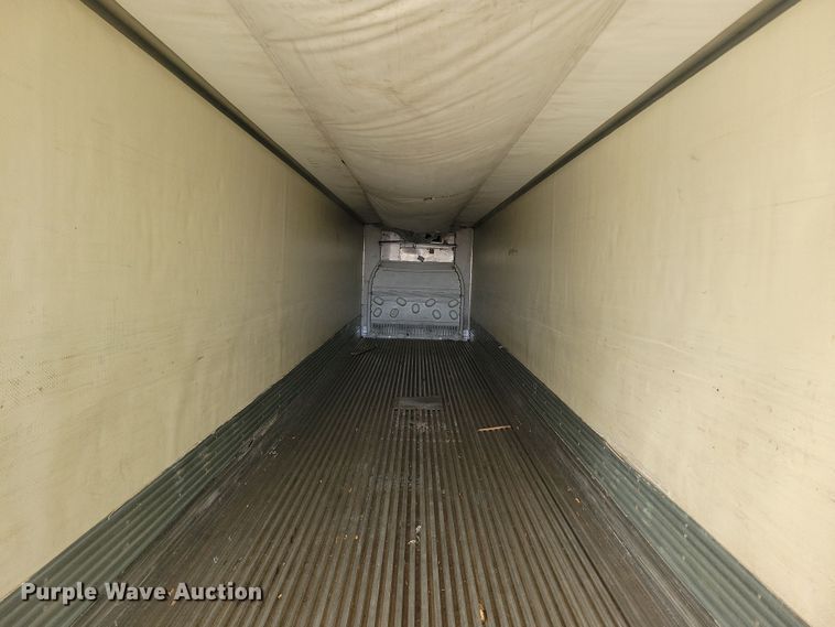 image for item DN4239 2005 Utility 3000R  refrigerated van trailer