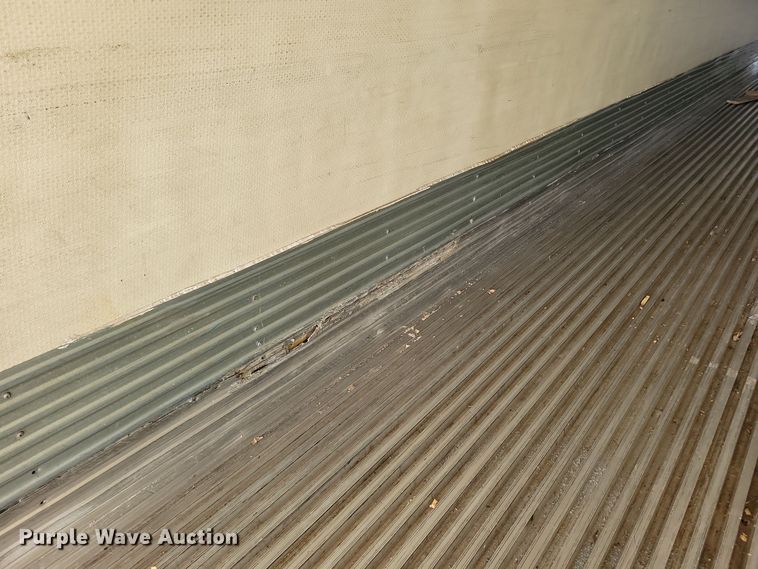 image for item DN4239 2005 Utility 3000R  refrigerated van trailer