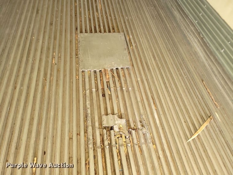 image for item DN4239 2005 Utility 3000R  refrigerated van trailer