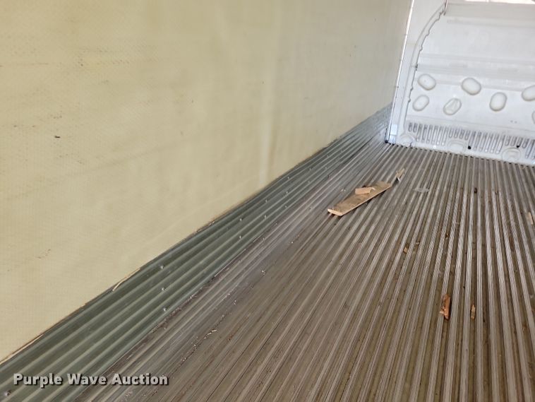 image for item DN4239 2005 Utility 3000R  refrigerated van trailer