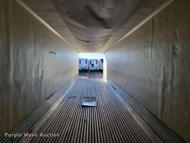 image for item DN4239 2005 Utility 3000R  refrigerated van trailer