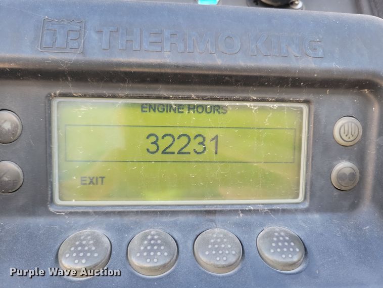 image for item DN4239 2005 Utility 3000R  refrigerated van trailer