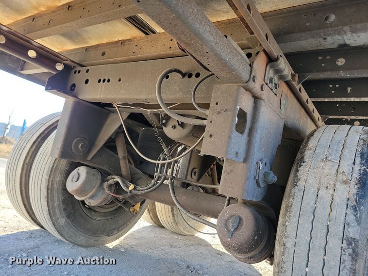 image for item DN4239 2005 Utility 3000R  refrigerated van trailer