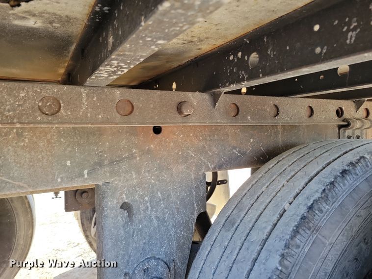 image for item DN4239 2005 Utility 3000R  refrigerated van trailer