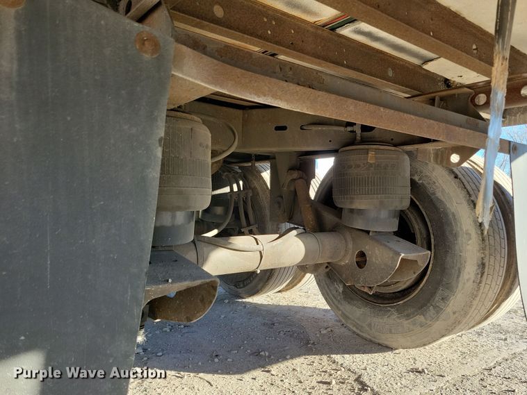 image for item DN4239 2005 Utility 3000R  refrigerated van trailer