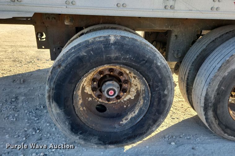 image for item DN4239 2005 Utility 3000R  refrigerated van trailer