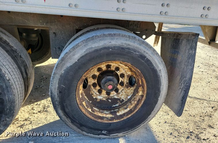 image for item DN4239 2005 Utility 3000R  refrigerated van trailer