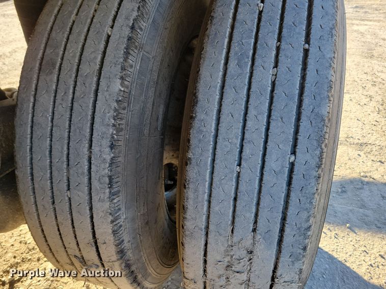 image for item DN4239 2005 Utility 3000R  refrigerated van trailer