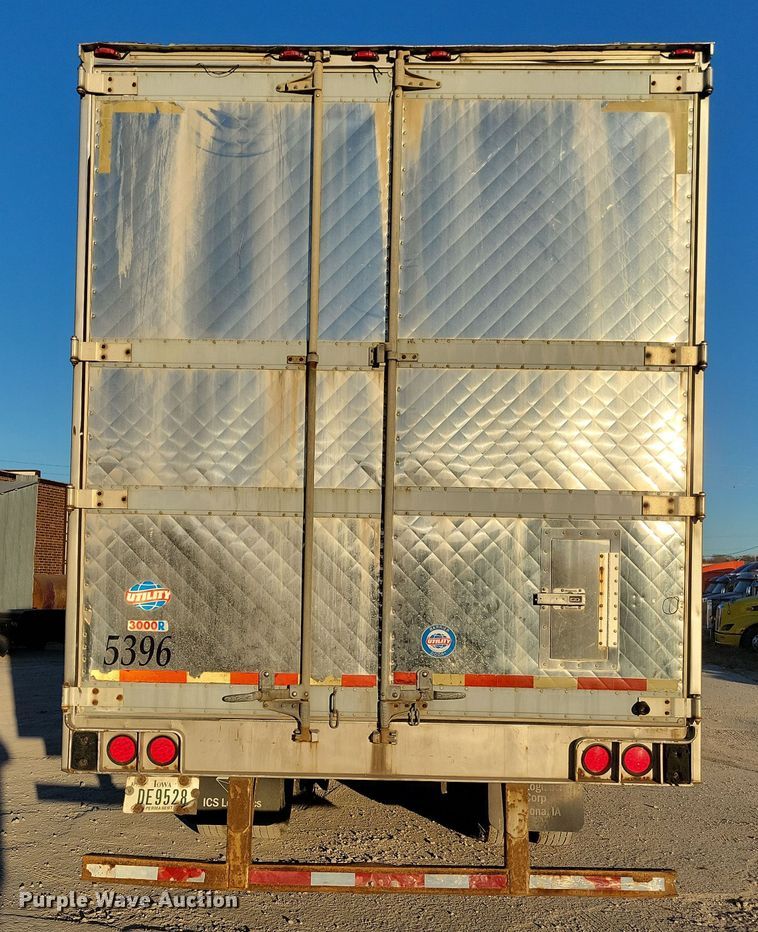 image for item DN4241 2006 Utility 3000R  refrigerated van trailer