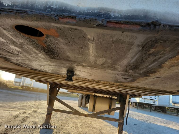 image for item DN4241 2006 Utility 3000R  refrigerated van trailer