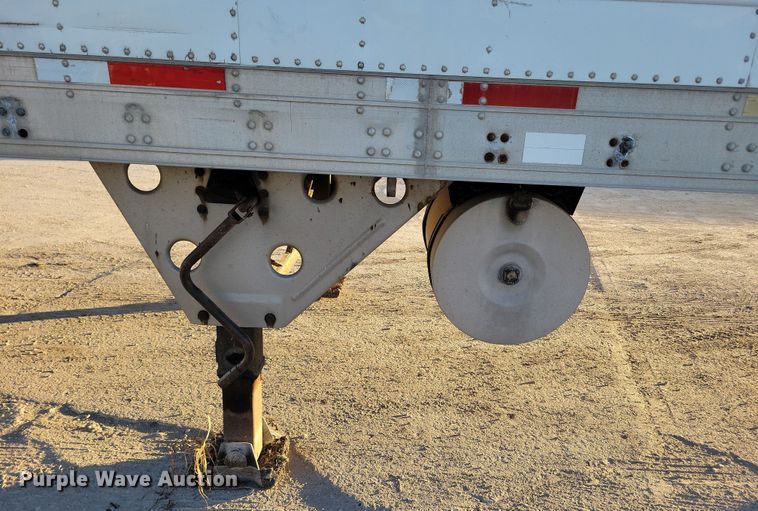 image for item DN4241 2006 Utility 3000R  refrigerated van trailer