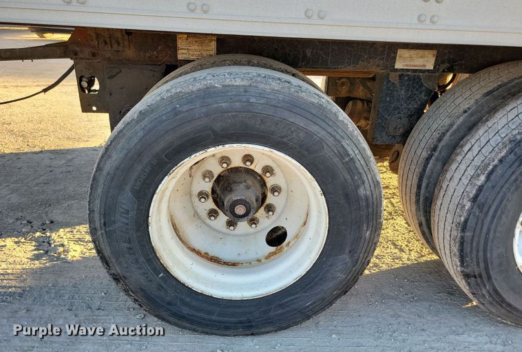 image for item DN4241 2006 Utility 3000R  refrigerated van trailer