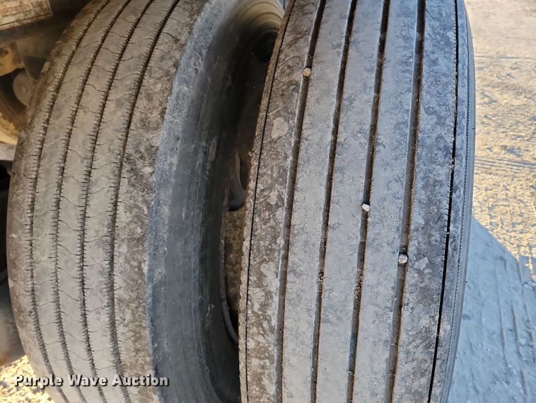 image for item DN4241 2006 Utility 3000R  refrigerated van trailer