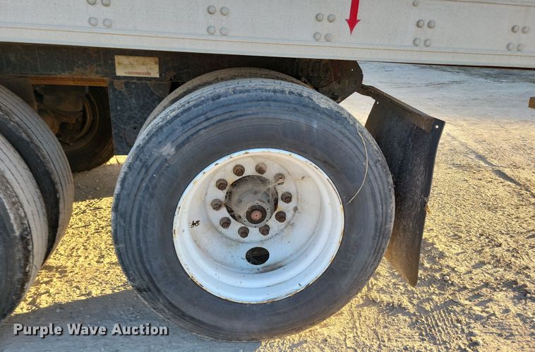 image for item DN4241 2006 Utility 3000R  refrigerated van trailer