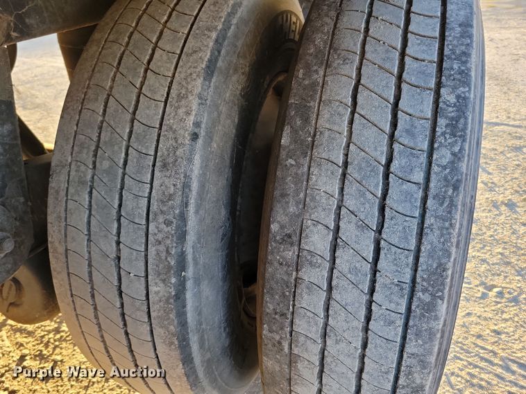 image for item DN4241 2006 Utility 3000R  refrigerated van trailer