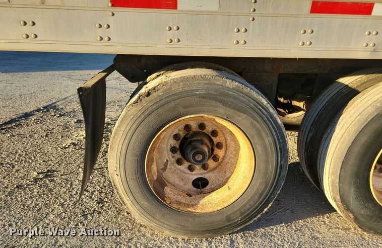 image for item DN4241 2006 Utility 3000R  refrigerated van trailer