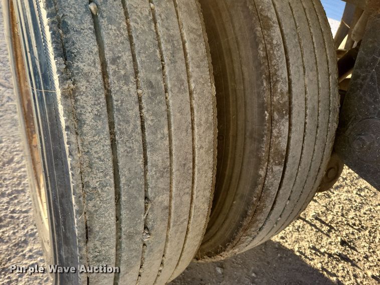 image for item DN4241 2006 Utility 3000R  refrigerated van trailer