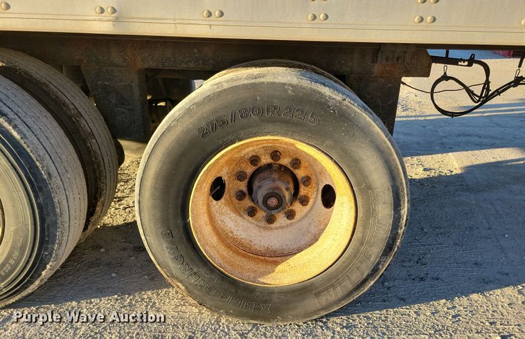 image for item DN4241 2006 Utility 3000R  refrigerated van trailer