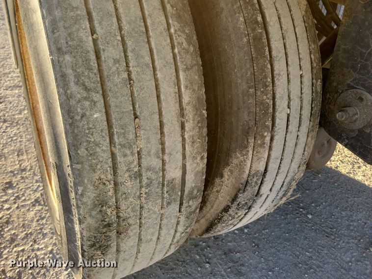 image for item DN4241 2006 Utility 3000R  refrigerated van trailer