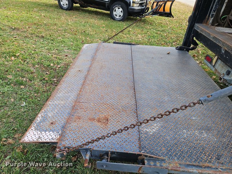 image for item DN7114 2006 GMC C5500  box truck