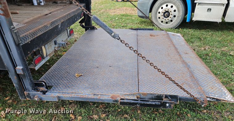 image for item DN7114 2006 GMC C5500  box truck