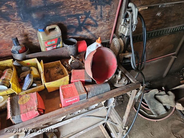 image for item DN7114 2006 GMC C5500  box truck